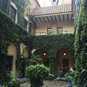 レトロな雰囲気のある中庭|484338さんのホテルモントレ神戸&アマリーの写真(550548)