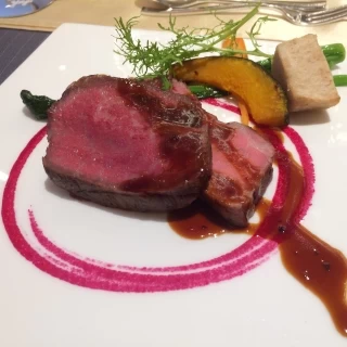 黒毛和牛ステーキです。