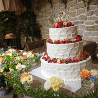 ウェディングケーキと高砂装花