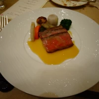 肉は口の中でとろけました！