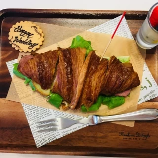 朝化粧しながら食べました。1人一個ずつあり美味しかったです