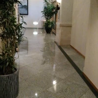 ロビーに続く廊下