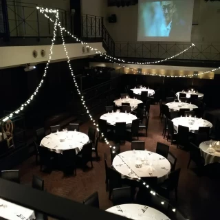 黒い方の会場