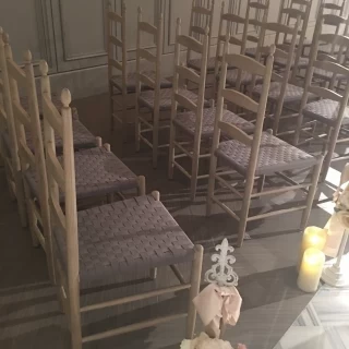 挙式会場の椅子はこんな感じです。
