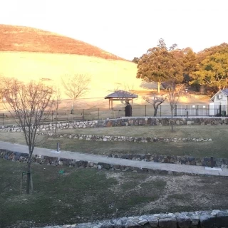 若草山で挙式が行える場所。挙式の際はしっかり装飾されます。