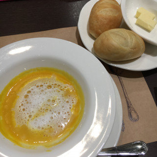 かぼちゃのスープカプチーノ仕立て。ふわふわで甘かった
