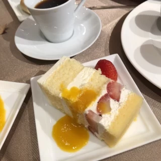 新郎新婦がケーキ入刀するのではなく、ソースをかける演出でした