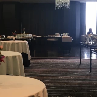 シックな披露宴会場