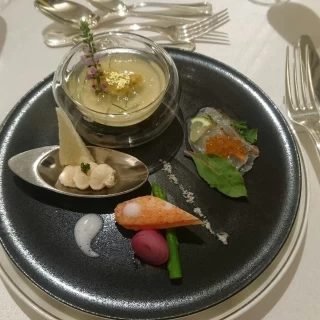 冷前菜です。
色鮮やかで、味も素晴らしかったです。