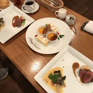 披露宴後、控室に食事をご用意いただけてとても嬉しかったです。