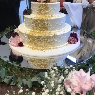 最後の最後までこだわったウェディングケーキです。