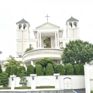大きな豪邸という感じの外装