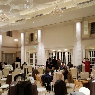 披露宴会場は白を基調としています