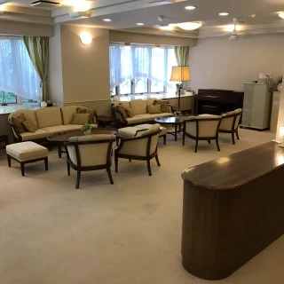 披露宴会場、ソファ席が同じ部屋のなかにあります。