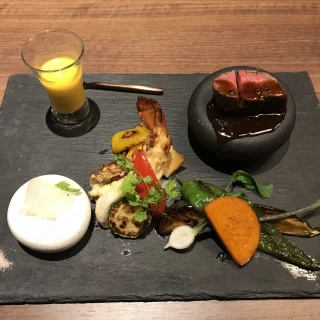 シェフこだわりの料理。美味しかった。