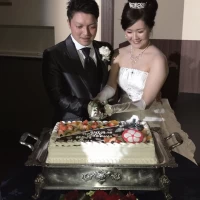 ケータイ入刀 今は高さのあるケーキじゃないのですね(´・∀・