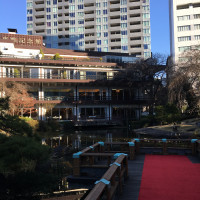 神社から見た披露宴会場