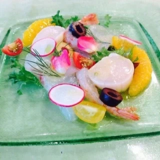前菜は彩りも豊か
