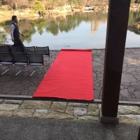 池の前の挙式会場です。