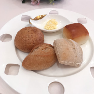 パンは4種類から2種類選べるそうです。