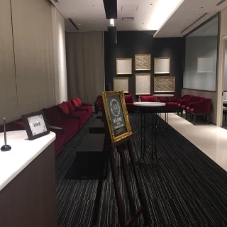 ソファーも十分用意されている