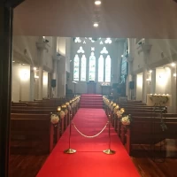 奥の窓はステンドグラスです。外国からもってきたそうです