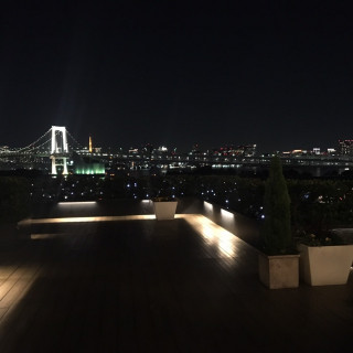 素敵な夜景を見ながらの披露宴とか素敵です。