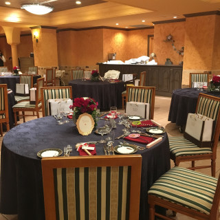 椅子のデザインも素敵で、会場に合ってました。
