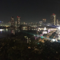 こんなに綺麗な夜景が見える会場はなかなかないかと思います。