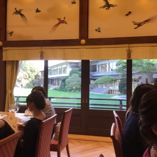 中からみえる大きな中庭。
レトロな雰囲気です。