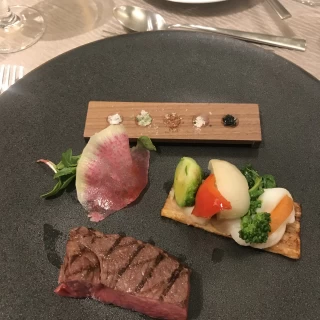 メインのお肉料理。
