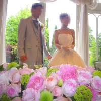 新郎新婦席の華が色鮮やかでした