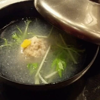 お吸い物。上品な味でした