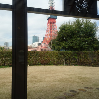 神殿の窓からも東京タワー