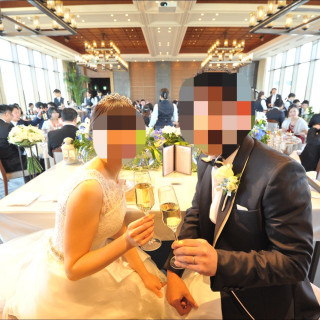 自然光が入り、開放的な会場。
観覧車や海も見えます！