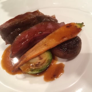 メインの肉料理