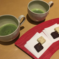 見学に行った時にお抹茶とチョコをいただきました。おいしかった