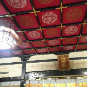 赤い天井が雰囲気があります|488848さんの代々木八幡宮（アントワープブライダル）の写真(557243)