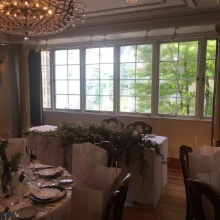 新郎新婦と距離が近いアットホームな雰囲気