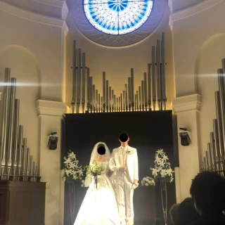 チャペルは天井が高く、幻想的です。