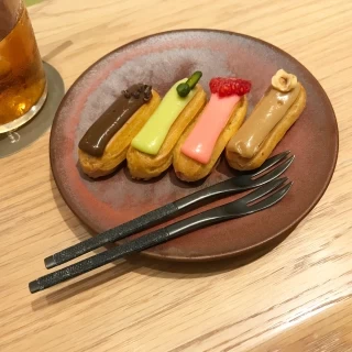 試食のエクレア。