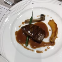 お肉のステーキ