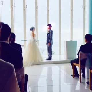 琵琶湖が一望できる 明るいチャペル