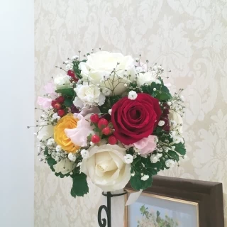 大好きなバラを中心に予算内で素敵に仕上げてくださいました