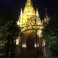夜の外観