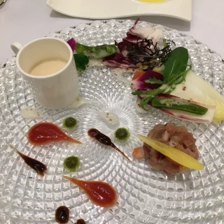 お料理。暖かいパンも出てきました。