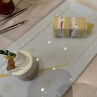 二種類のケーキでした。レモンのムースが美味しかったです