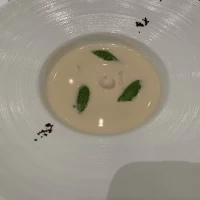 スープです。
チーズの味が効いてて美味しかったです。
