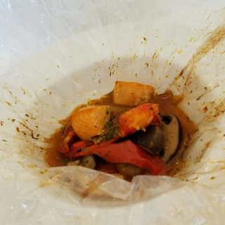 熱々に包んであって、開けるのがわくわくする料理でした。