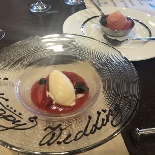 デザート、冷たいものは冷たく！チョコ文字まで美味しい。